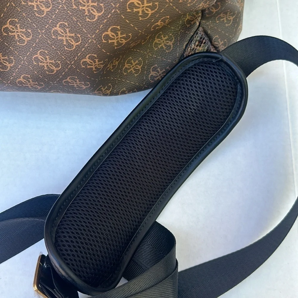 New GUESS Large UNISEX Travel bag